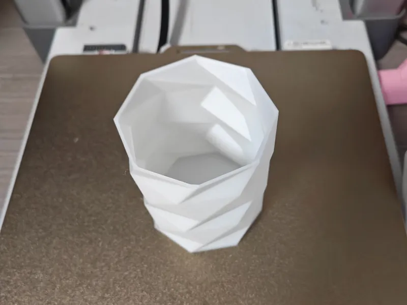 几何褶皱笔筒