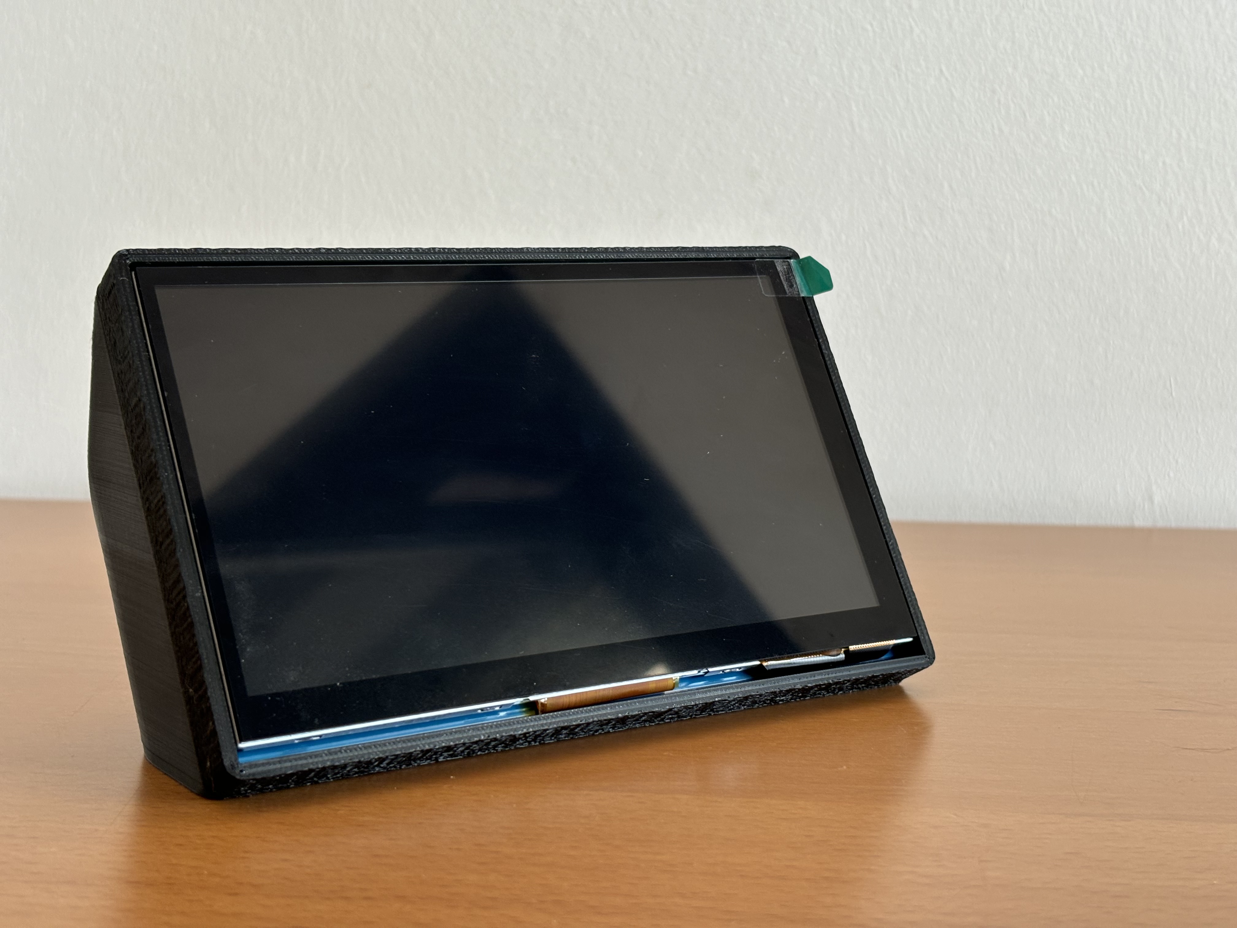 Raspberry Show: A Raspberry Pi 3B/4 case with embedded 7" Display