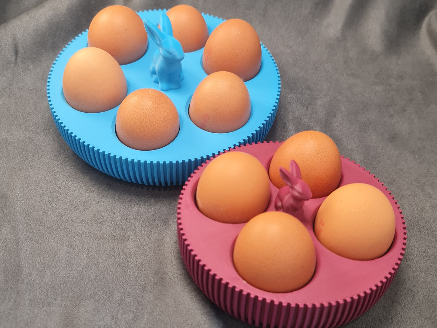 Egg plate for 4 or 6 eggs