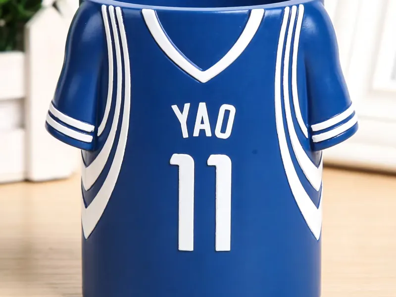 NBA姚明穿的球衣笔筒