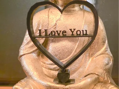 Minimal Love Heart Display