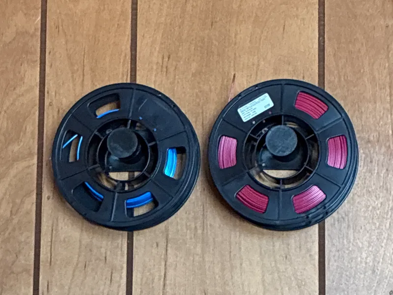 Wall mounted filament holder (Small. 1 hour print)