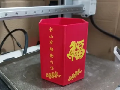 Pen holder with interchangeable logo text