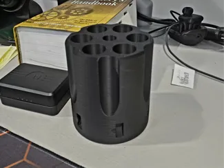 Revolver cylinder pen holder