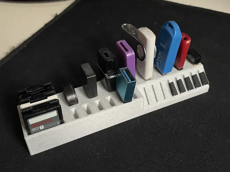 USB & Memory Card Organizer: 14 Ports + 14 Slotsa