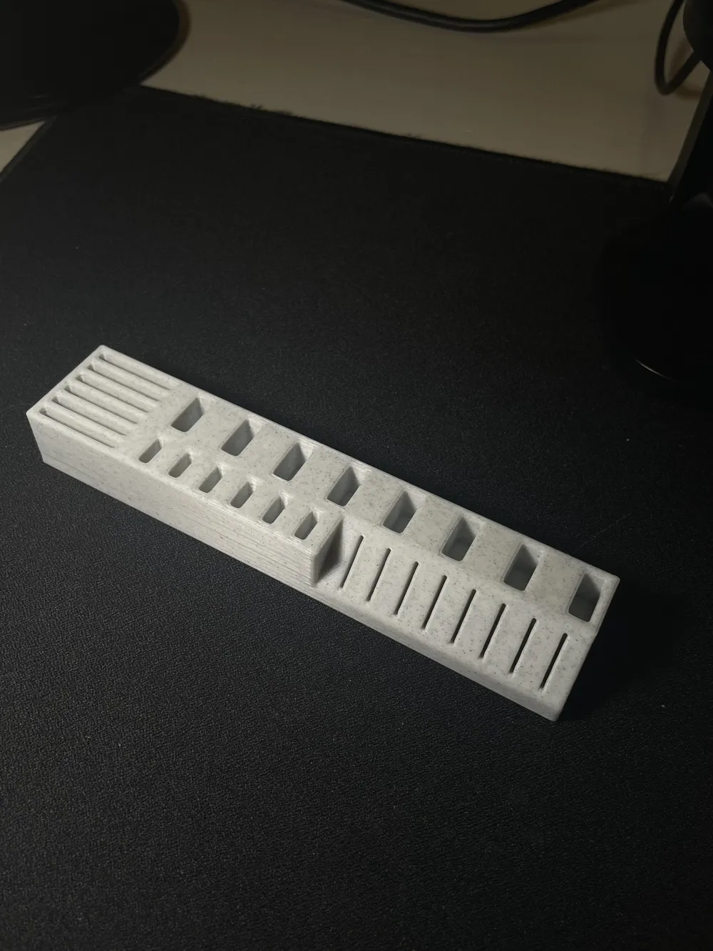 USB & Memory Card Organizer: 14 Ports + 14 Slotsa - Free 3D Print Model ...