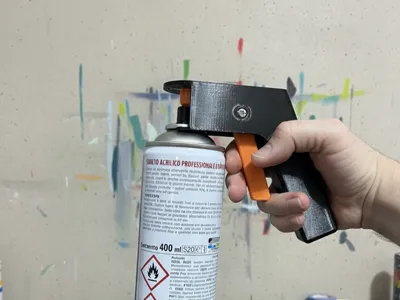Spray can handle