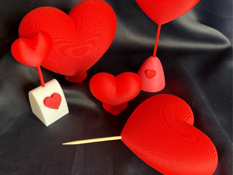 Textured heart – unique surface pattern (4–12 cm)