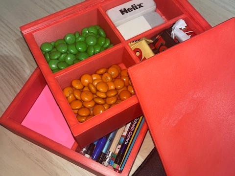 Stackable desk tidy with sliding top 