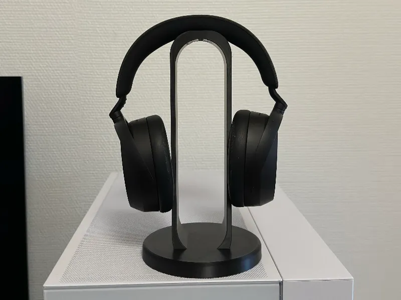 Modern Headphone Stand