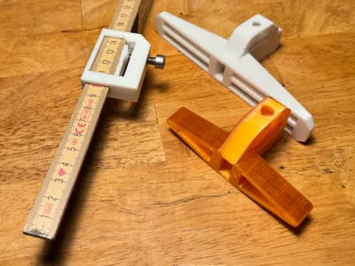 Parallel scriber/measuring line folding rule 