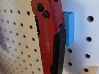 clip razer knife 1 inch x 1 inch pegboard holder