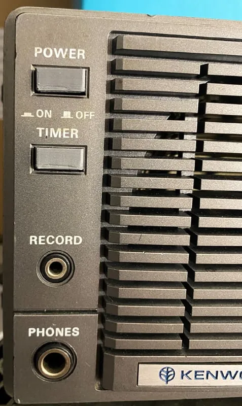 Kenwood R2000 Button On/Off