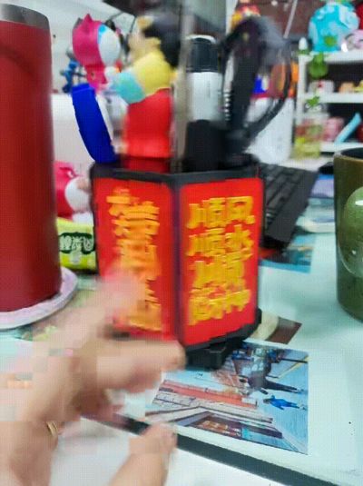 Rotating Pen Holder with Interchangeable Blessing Messages