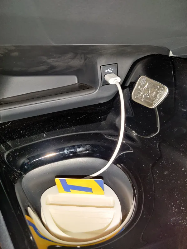 Toyota CH-R Phone charger and Card holder