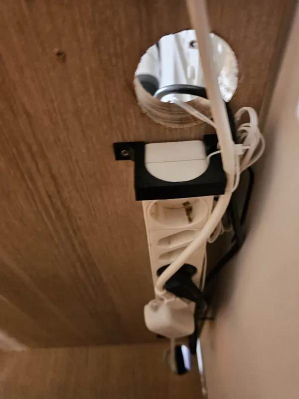 Power distributor mount