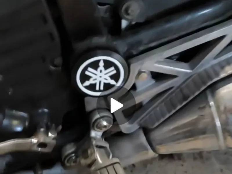 Yamaha fzx750 заглушка оси маятника
