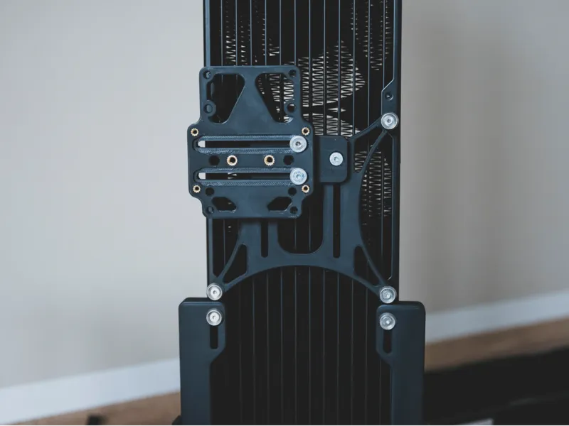 Universal pump and reservoir mount Watercooling