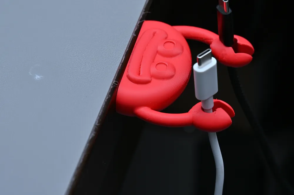Desktop cable clip - Free 3D Print Model - MakerWorld