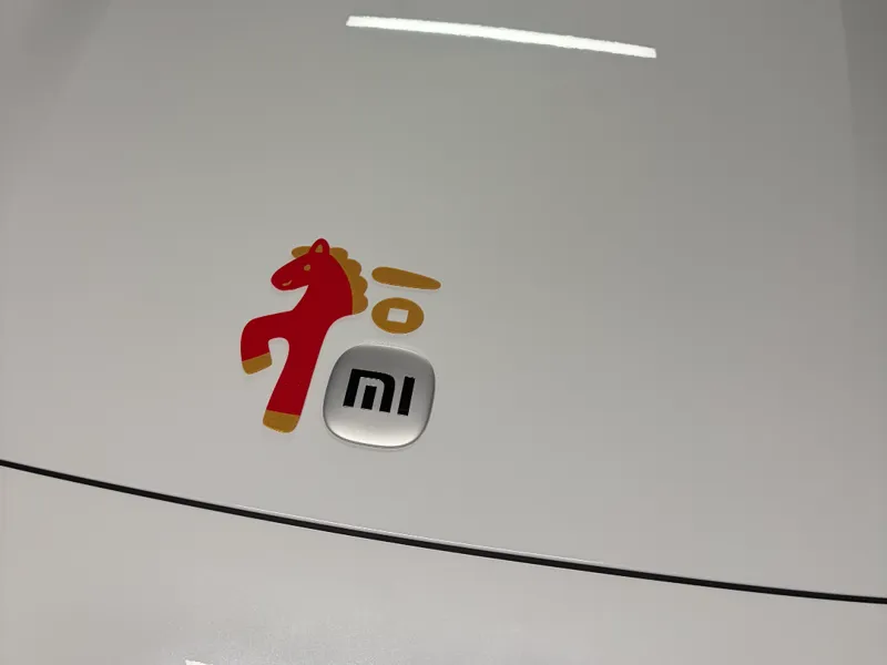 小米Yu7福马车标