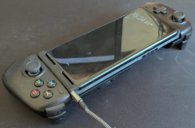 Pixel 6 Pro Gamepad Case w/ Cooling + Charging
