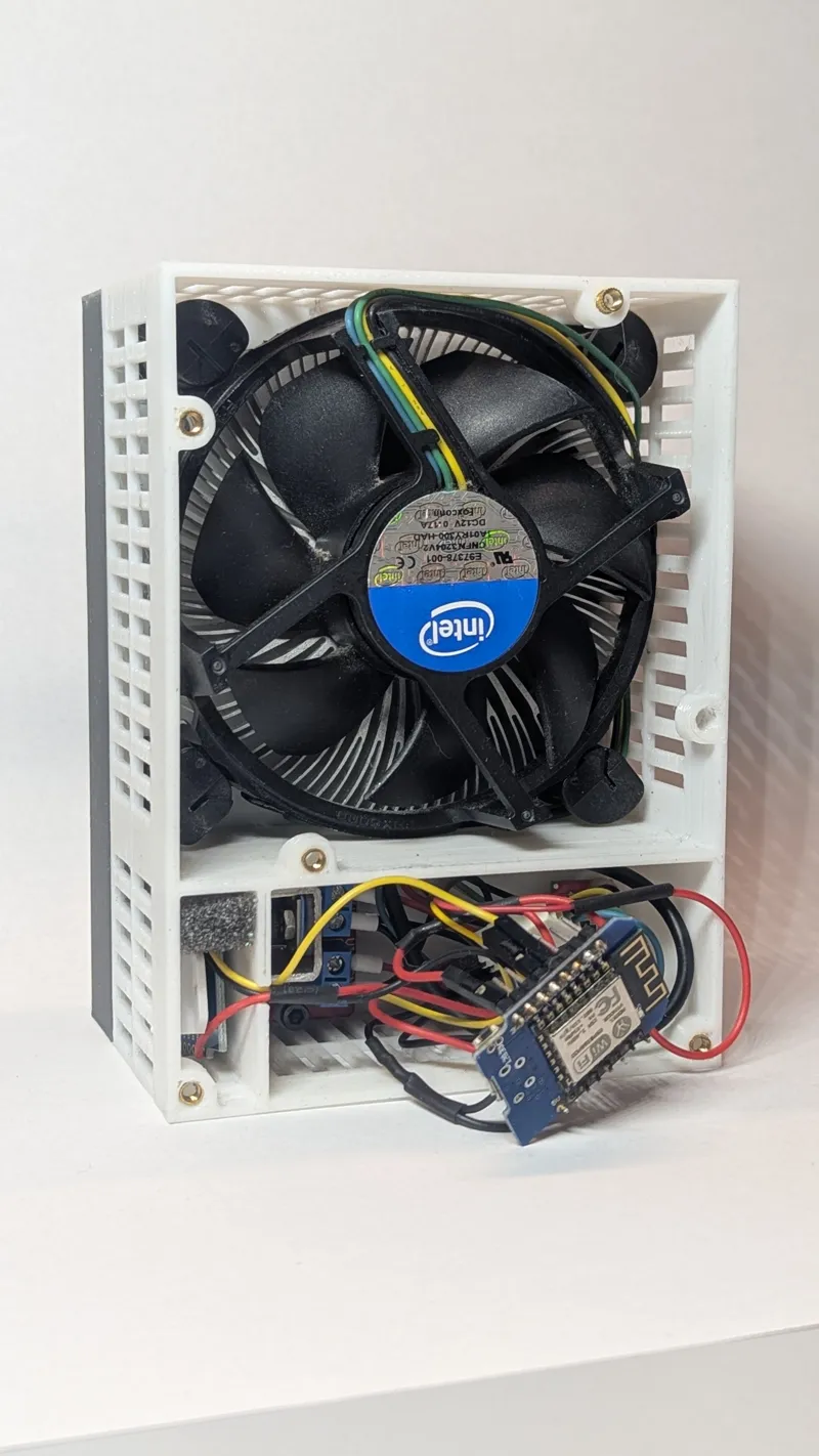 Electrical peltier dehumidifier