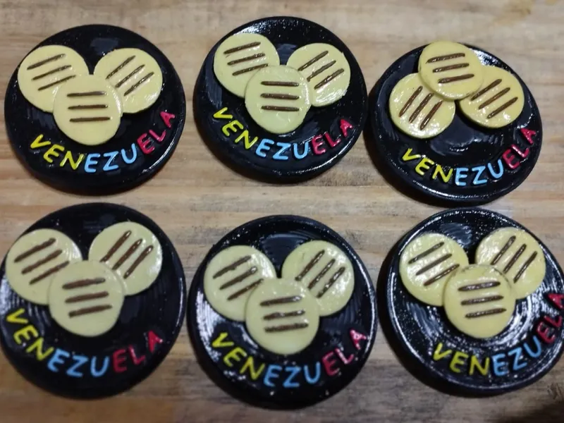Iman/Llavero de Budare con Arepa