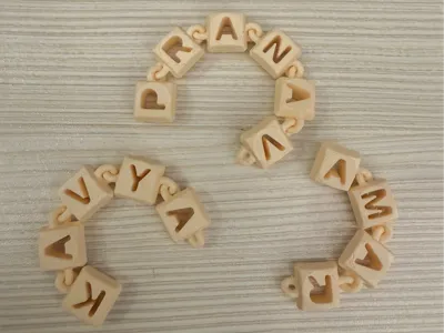Articulated customizable keychain