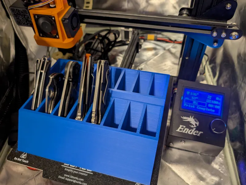 16 Pocket Knife Organizer