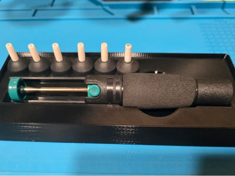 Solder suction pump gridfinity insert