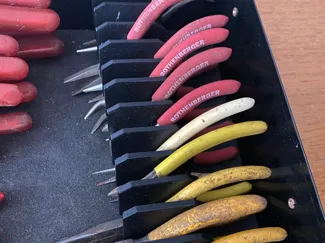 Slanted Pliers holder Space saver Alien