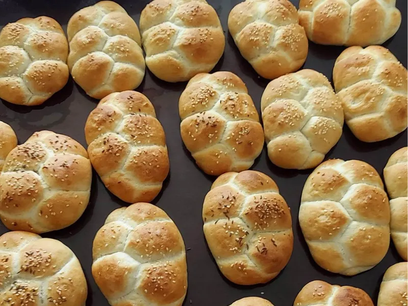 Bun/Kaiser roll cutter