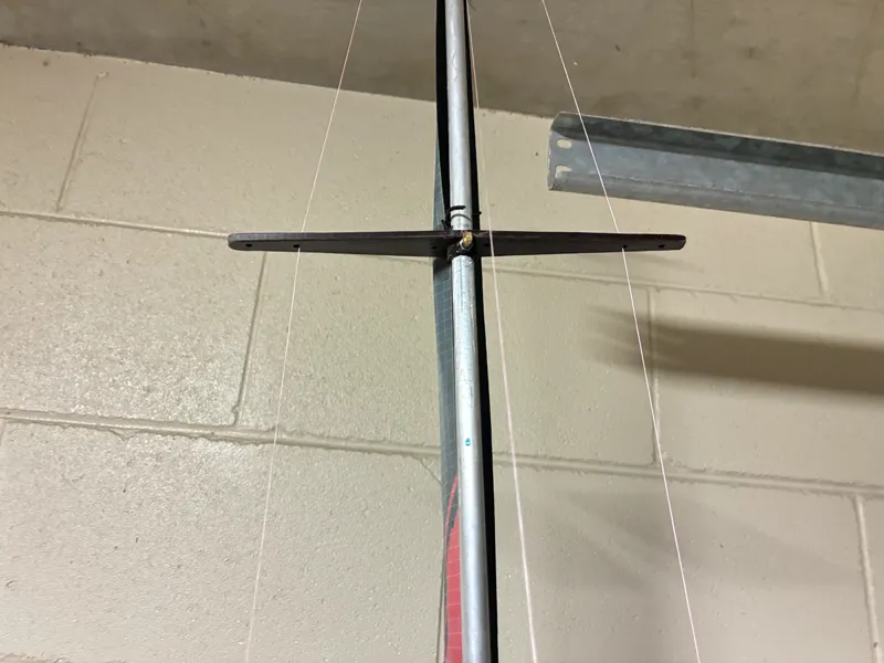 R/C sailboat spreader for mast