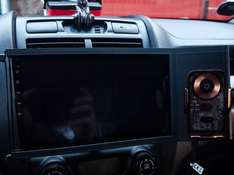Halter für Handy an einen Radio