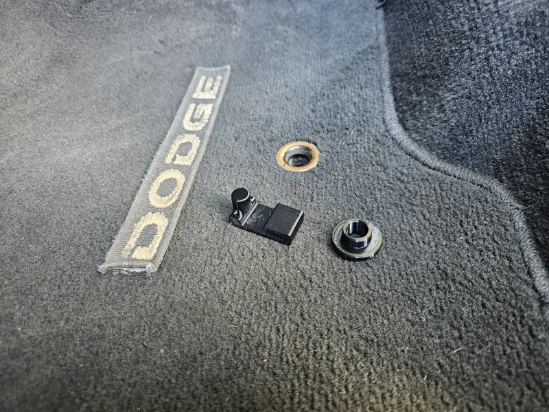 07-12 Dodge Caliber Front Floormat Retainer Clip