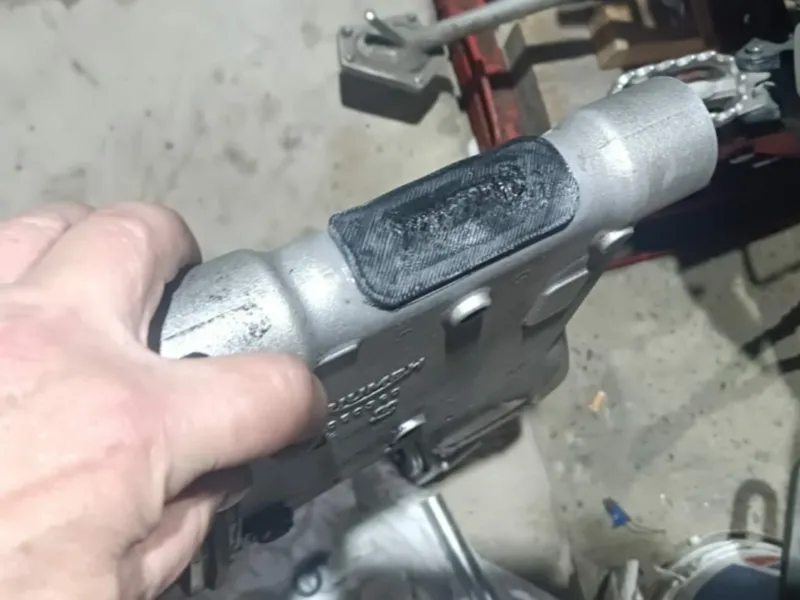 Scrambler Swingarm Plug
