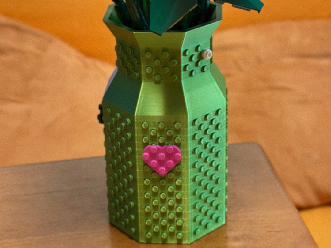 Flower vase from the botanicals set