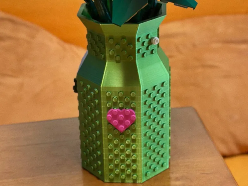 Flower vase from the botanicals set