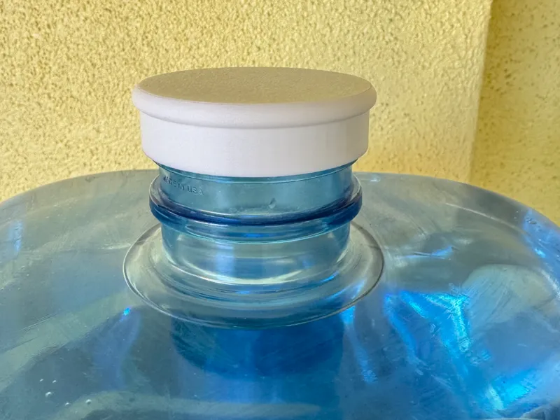 3-gallon water twisted cap