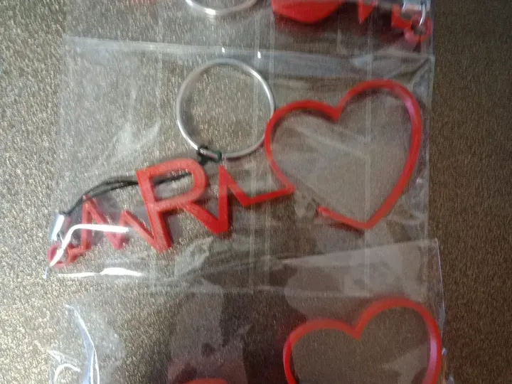 Llavero de corazón con letras personalizadas