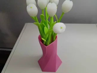 Geometric Twisted Heart Vase / Wazon z sercem