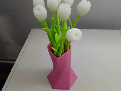 Geometric Twisted Heart Vase / Wazon z sercem