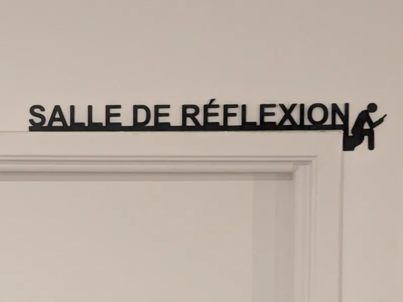 Toilet door label in 3 langiuges