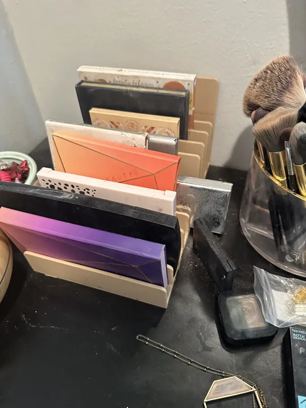 Makeup Palette Holder