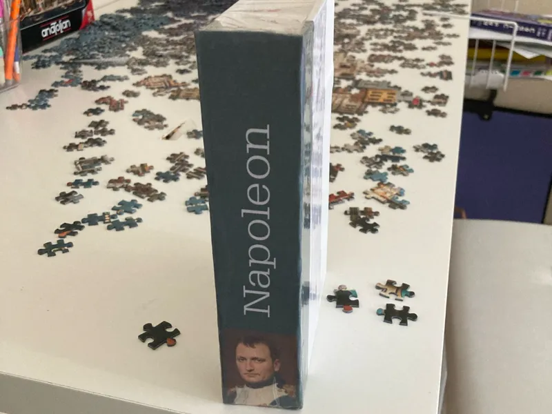 Book-shaped safe deposit box