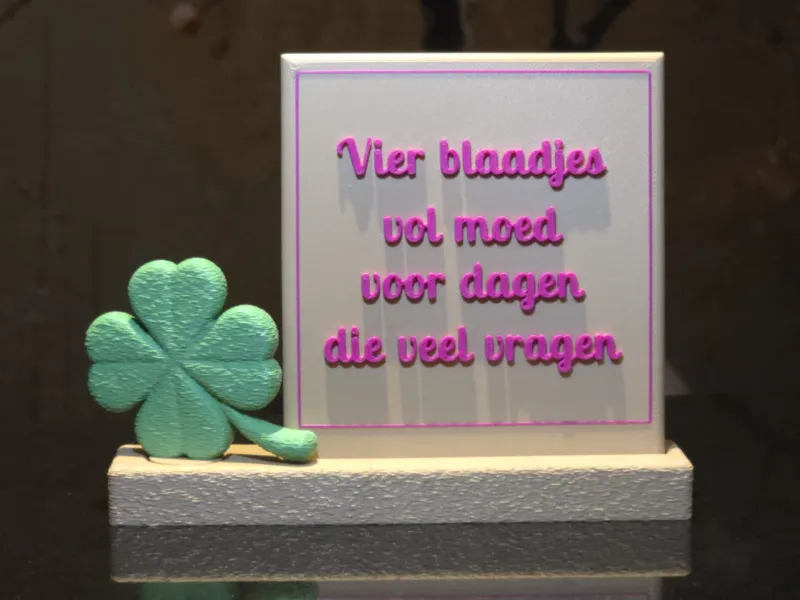 Decor Tile & Stand – Four Leaves Full of Courage