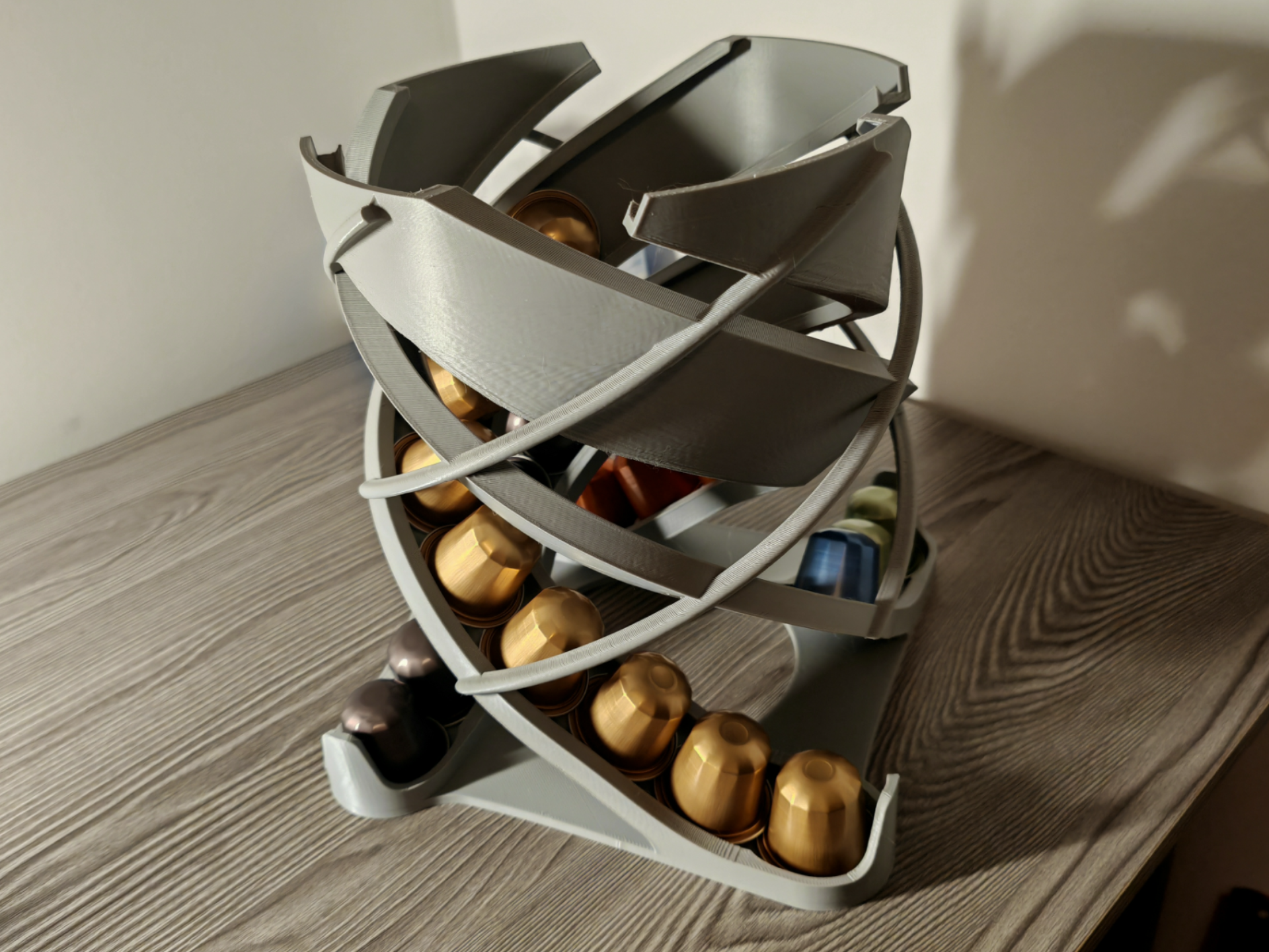 优雅螺旋 Nespresso 咖啡胶囊收纳架 / 分配器