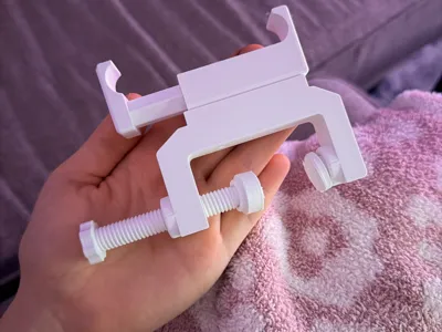Adjustable phone mount clamp 