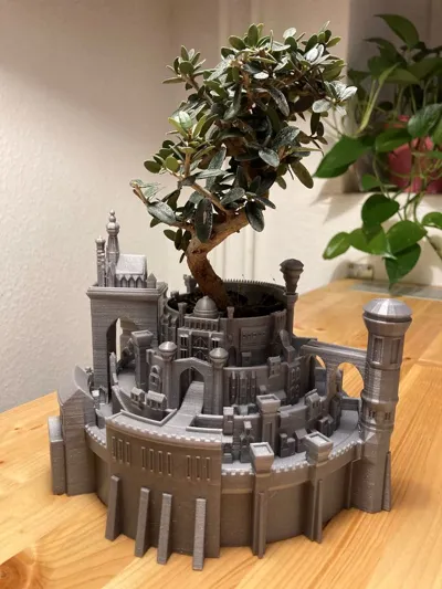 Castle Planter with drip tray