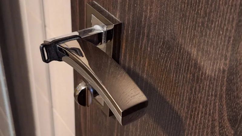 Zarážka dveří z TPU / Door stop for TPU